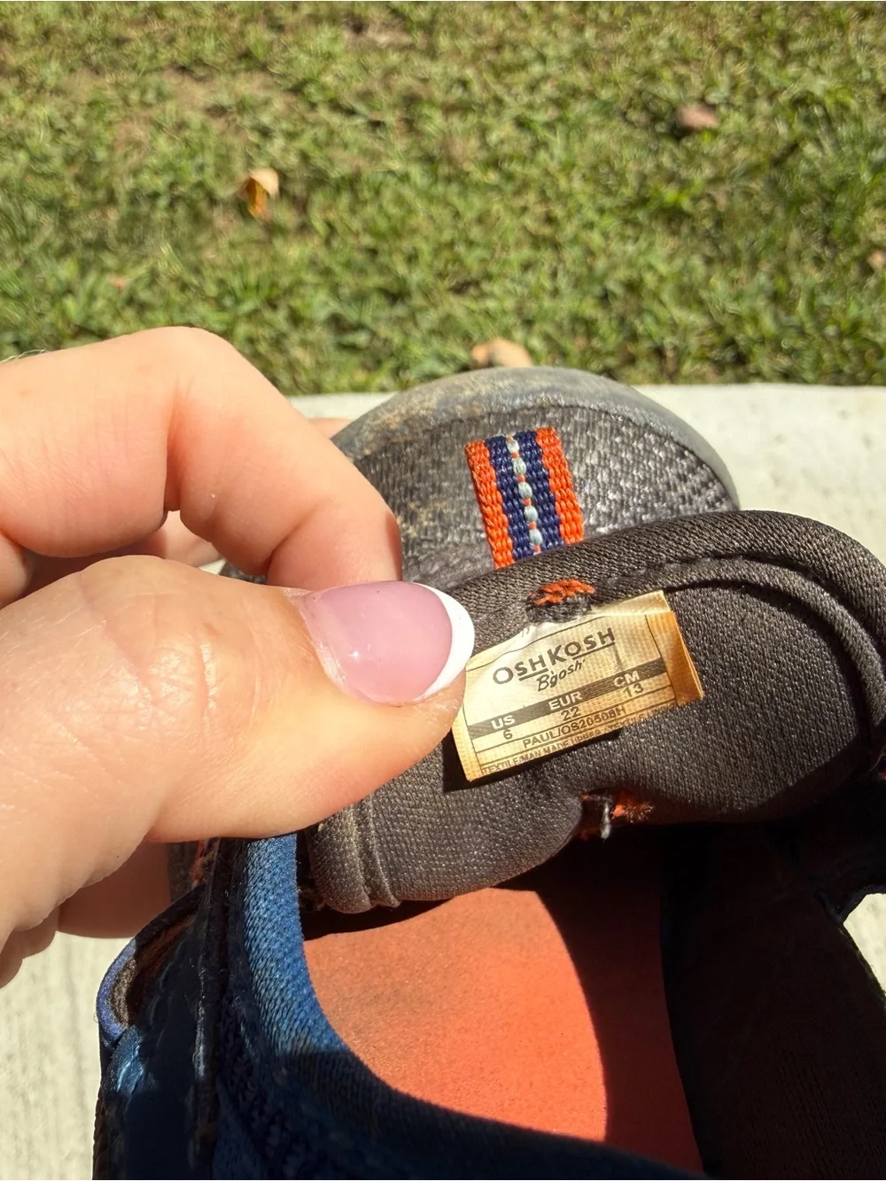 OshKosh B'gosh Boys Outdoor Shoes - size 6